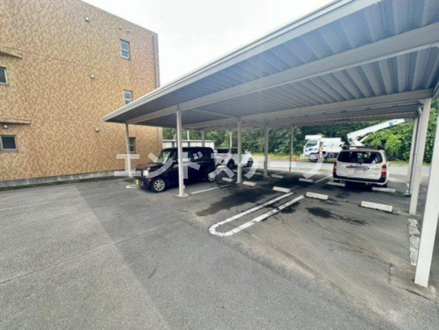 アールモニ Bの駐車場|高崎、前橋のお部屋探しはエンドスケープまで！お客様の理想お聞かせ下さい♪