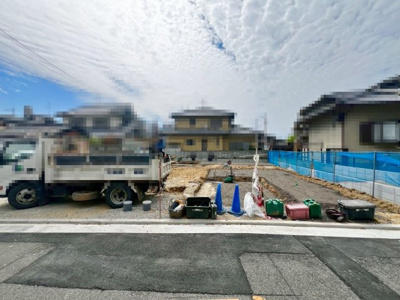 【外観】 | 日置荘西町６丁　新築分譲住宅　全３区画 | 【システムキッチンです】対面式を採用したキッチンですので、リビングで寛ぐご家族をいつも感じられます！会話を楽しみながら家事ができますね♪