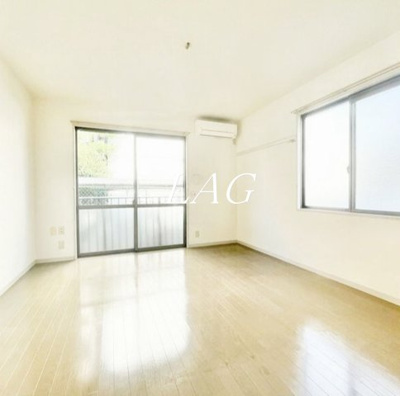 【居間・リビング】 | パインハイツ | 洋室のお部屋です。
