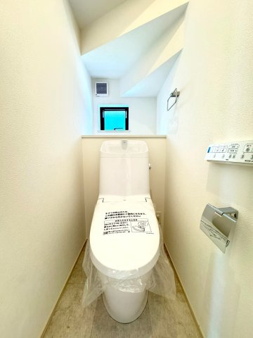 長泉町竹原１期　全１棟のトイレ|各階にトイレがあるため、朝の支度もスムーズにすすみます。