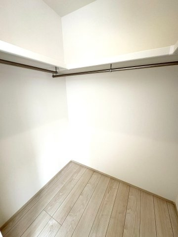 長泉町竹原１期　全１棟の収納|WIC付きの居室。家族の衣類などしっかり収納できます。