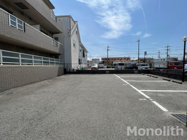 VIRAGEの駐車場