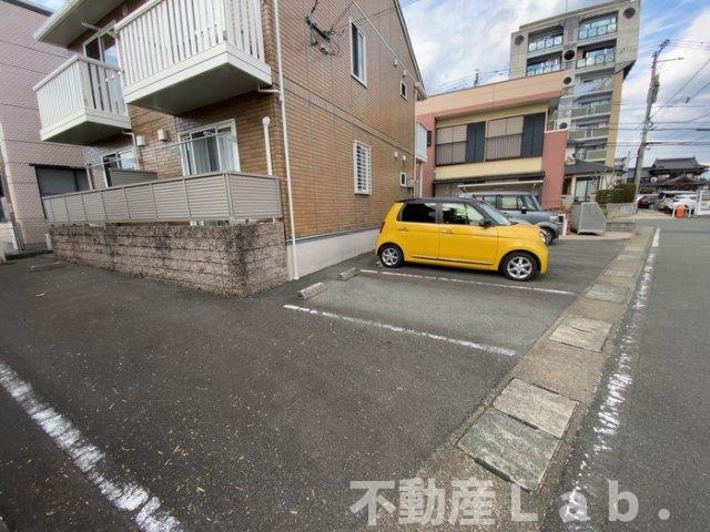 ロイヤルコーポ井芹の駐車場