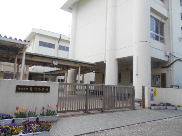 【周辺】 | アムール・リアン | 亀川小学校様まで290m