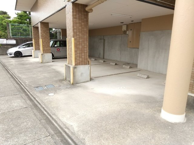 ダイワハウス外山の駐車場
