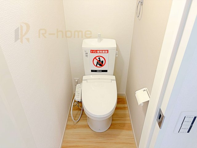 牛久市中央5期　新築戸建て　1号棟のトイレ|温水洗浄便座付きのトイレ。
トイレが２ヵ所設置で朝の忙しい時間でも安心です。
