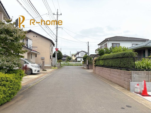 牛久市中央5期　新築戸建て　1号棟の前面道路含む現地写真|堂々！建物完成♪実際のお部屋をご見学可能です♪
ご見学が一番の資料！お気軽にお問い合わせ下さい♪
