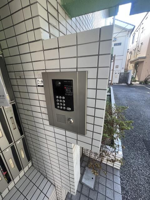 日興パレス目白のエントランス