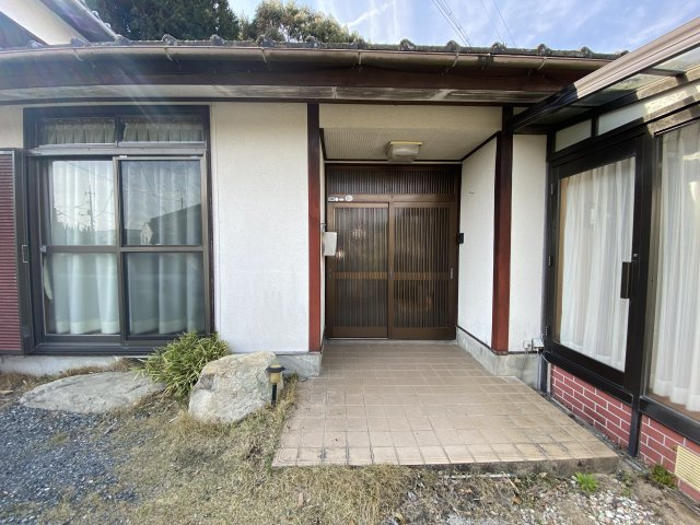山口市宮野下の中古一戸建の玄関