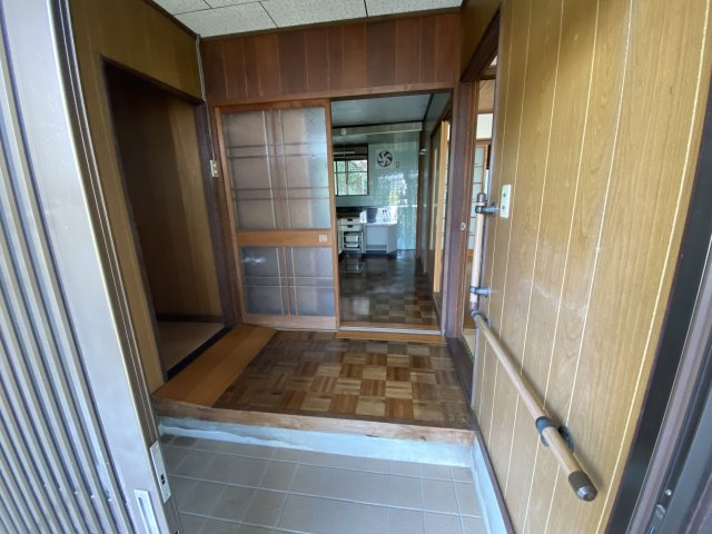 山口市宮野下の中古一戸建の玄関