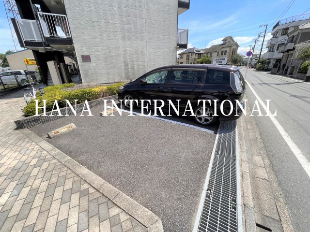 レオパレス大和田の駐車場