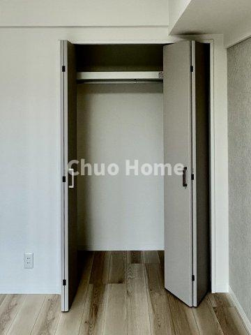 お花茶屋ダイヤモンドマンションの収納|居室にはクローゼットを完備し、自由度の高い家具の配置が叶うシンプルな空間です。お子様の成長と必要になる子供部屋を与えるにはぴったりの間取りですね。