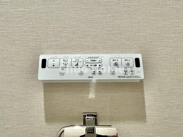 お花茶屋ダイヤモンドマンションの内装|【ウォシュレット】清潔に使いたいお手洗いには最適な設備です。もちろんウォームレットも標準装備です。