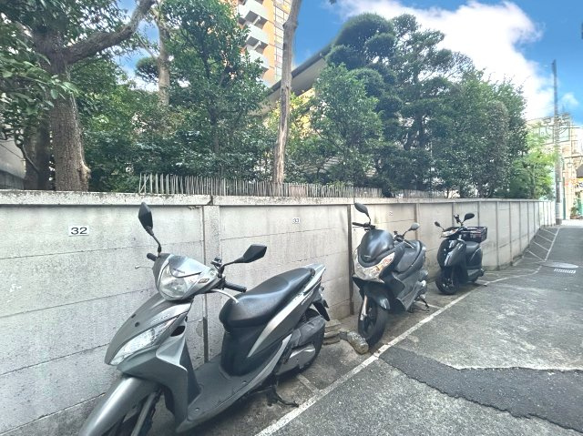 お花茶屋ダイヤモンドマンションの駐車場|【バイク置場】最新の空き状況や費用などの詳細は担当スタッフまでお問い合わせください。