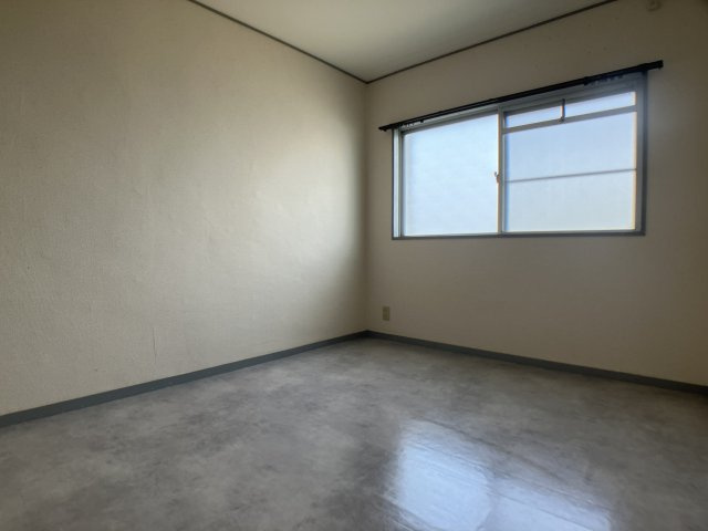 エクセレント白山の洋室