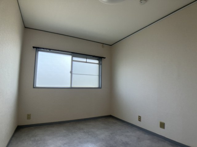 エクセレント白山の洋室
