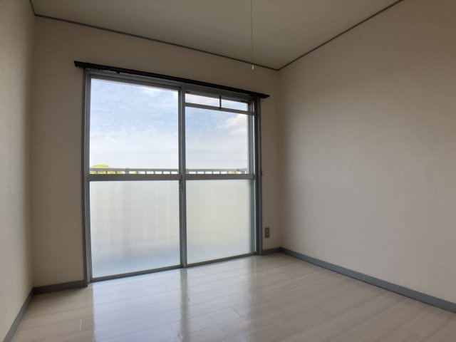 エクセレント白山の洋室