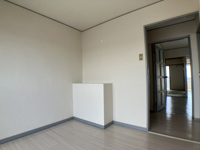 エクセレント白山の洋室