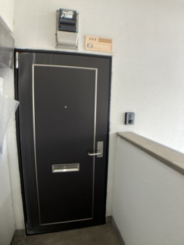エクセレント白山の玄関