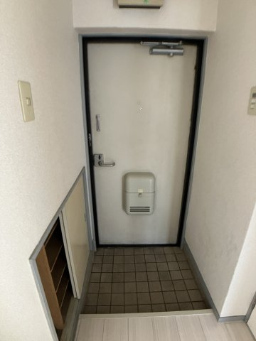 エクセレント白山の玄関