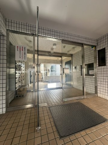 朝日プラザ桜新町のエントランス