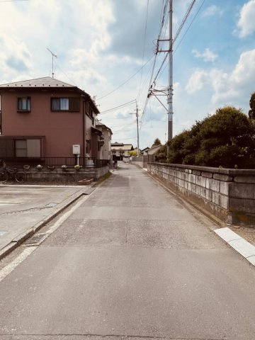 あきる野市渕上　オール電化付 中古戸建の前面道路含む現地写真