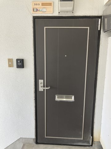 エクセレント白山の玄関