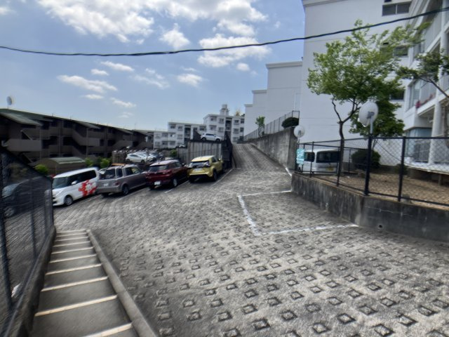 エクセレント白山の駐車場