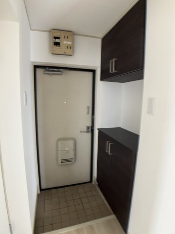 エクセレント白山の玄関