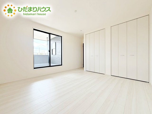 【寝室】 | ひたちなか足崎20期　新築戸建　1号棟 | バルコニーに面していて、たっぷり光りの入る明るい主寝室です！