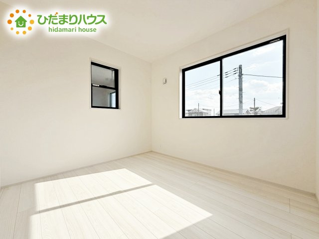 【洋室】 | ひたちなか足崎20期　新築戸建　1号棟 | 室内には収納スペースもあり、衣類や小物類をたっぷり収納可能。お部屋をより広くお使いいただけます。