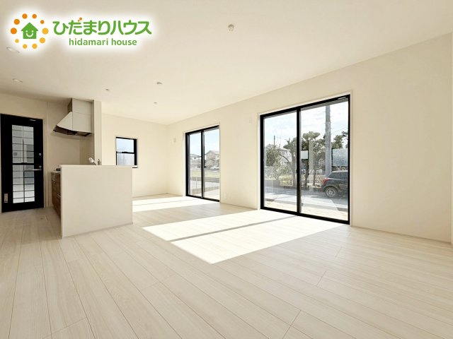 【居間・リビング】 | ひたちなか足崎20期　新築戸建　1号棟 | 家族団らんの時間も増えそうな、日当たり良好＆くつろぎのLDK