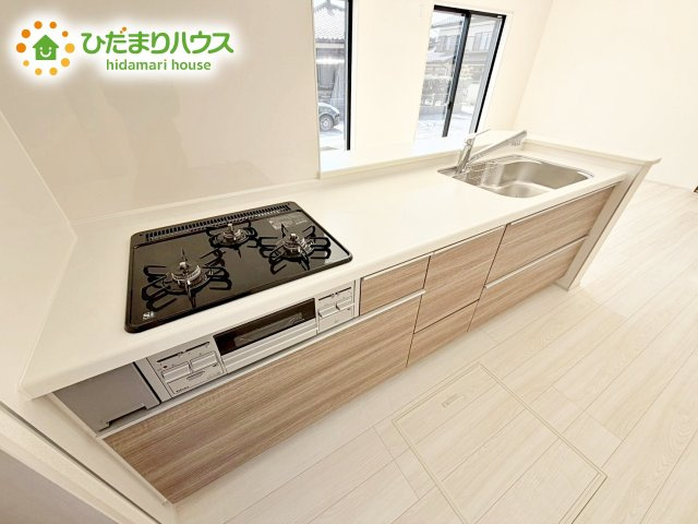 【キッチン】 | ひたちなか足崎20期　新築戸建　1号棟 | 料理が苦手な人でも、チャレンジしてみたくなるシステムキッチン。楽しい食卓がここから始まります