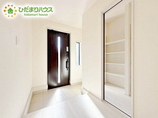【玄関】 | ひたちなか足崎20期　新築戸建　1号棟 | 玄関は、住宅に入るときに最初に目に入る重要な場所♪　お洒落な玄関はお客様からも喜んでいただけそうですね！！