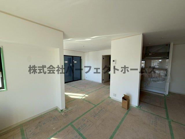 太秦緑ヶ丘戸建　賃貸の居間・リビング|使いやすいリビングです