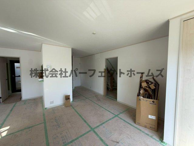 太秦緑ヶ丘戸建　賃貸の居間・リビング|使いやすいリビングです