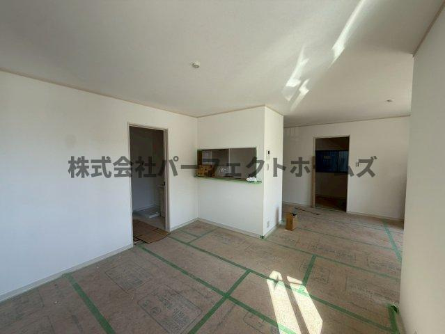 太秦緑ヶ丘戸建　賃貸の居間・リビング|こちらの居間で趣味の時間をお楽しみください