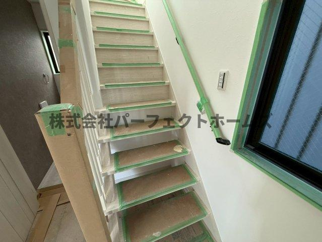 太秦緑ヶ丘戸建　賃貸の内装|明るい室内です