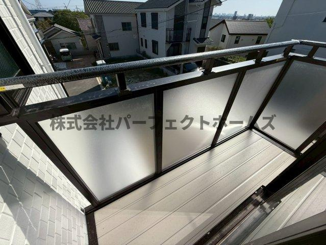 太秦緑ヶ丘戸建　賃貸のバルコニー|バルコニーからの眺めを楽しみながら食事をしませんか