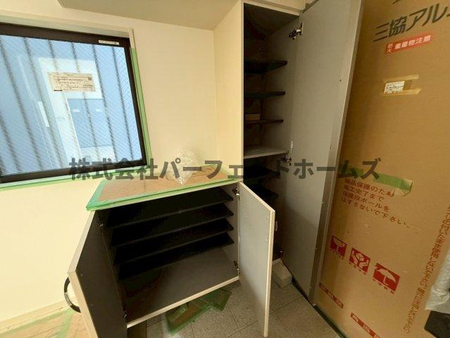 太秦緑ヶ丘戸建　賃貸の収納|小物を収納するのに便利です