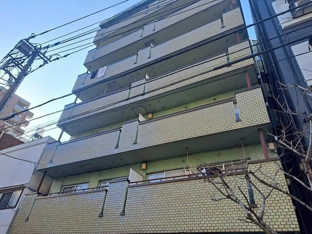 岳洋マンションの外観