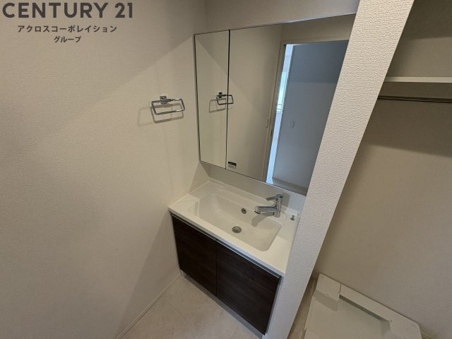 鏡の大きな独立洗面台です！