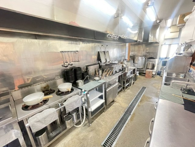 高岡本町中部貸店舗の内装