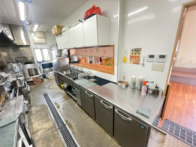 高岡本町中部貸店舗の内装