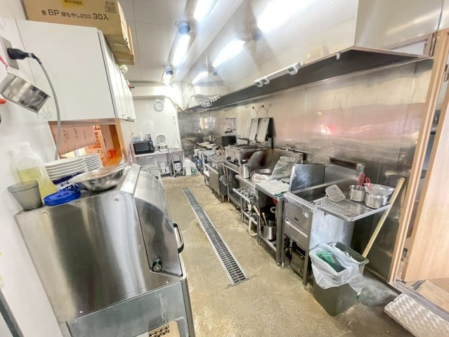 高岡本町中部貸店舗の内装