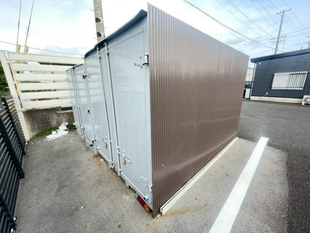 高岡本町中部貸店舗の外観