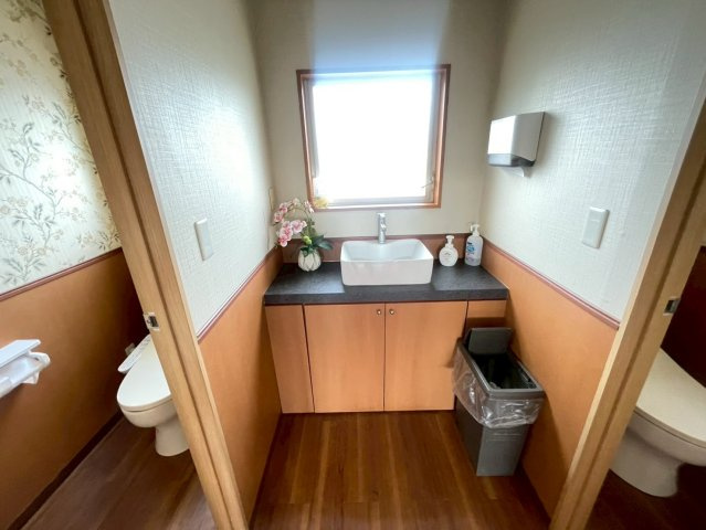 高岡本町中部貸店舗の独立洗面台