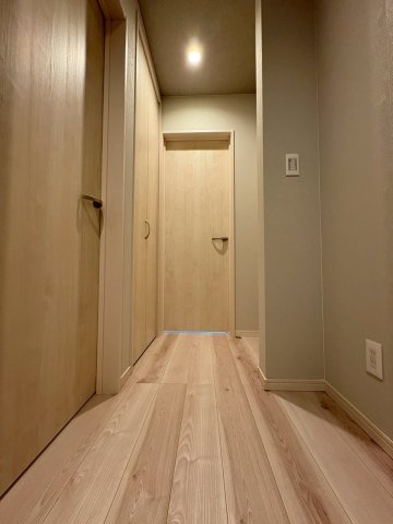 亀岡市篠町見晴2丁目のその他|落ち着いた雰囲気の廊下です◎