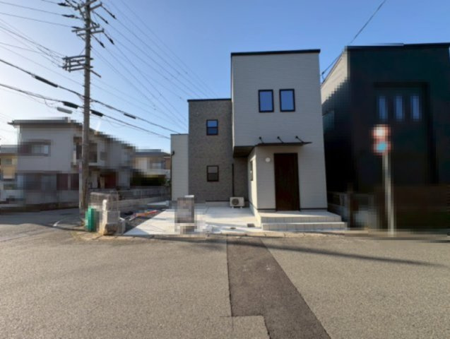 亀岡市篠町見晴2丁目の前面道路含む現地写真|前道は広々としていて、運転が苦手な方も駐車しやすそうです！