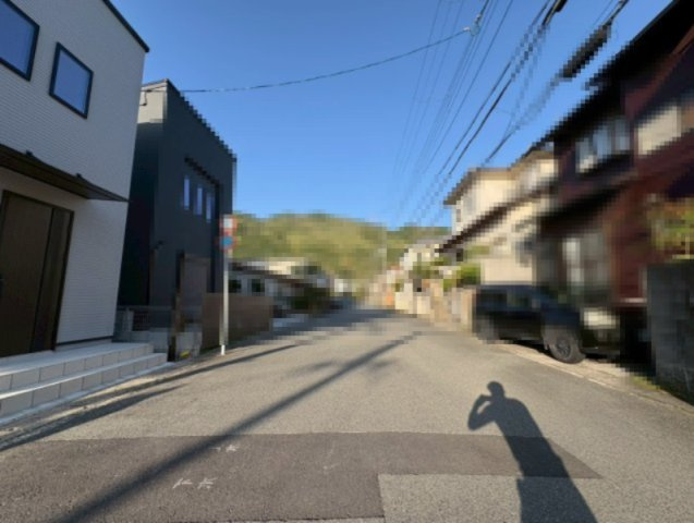 亀岡市篠町見晴2丁目の前面道路含む現地写真|周辺は山並みの眺望もある、落ち着いた住宅地です◎